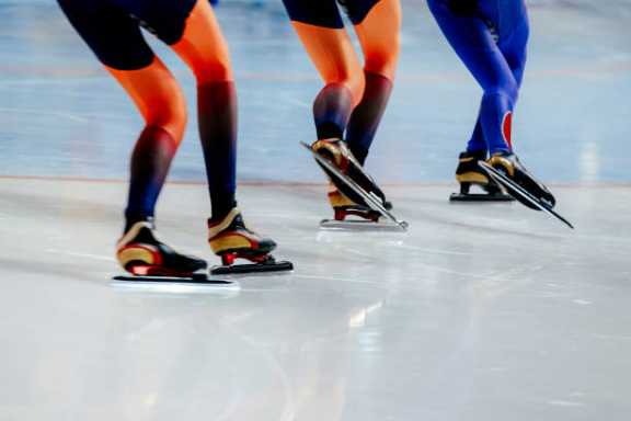  2 красноярца завоевали серебро на соревнованиях по конькобежному спорту