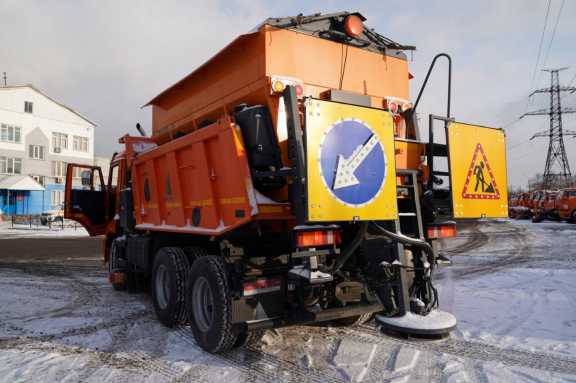 В Красноярск приехали 4 самосвала для уборки снега