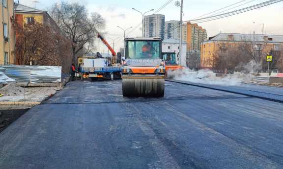 В Красноярске на мостах через Качу и путепроводе на Мичурина ремонтируют пешеходные пути