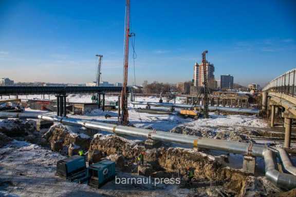 В Барнауле завершают работу с грунтом под новой развязкой