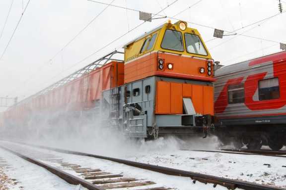 70 снегоуборочных машин ведут расчистку путей на Красноярской железной дороге