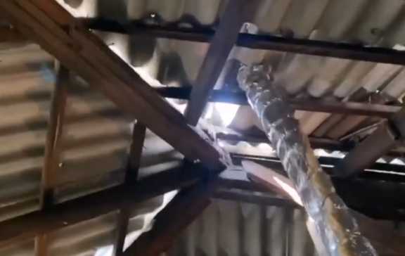 Жителям Сорска в Хакасии отремонтируют дырявую крышу в 2039 году 