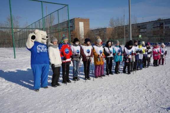 Единороссы организовали соревнования по скандинавской ходьбе для школьников в Красноярске