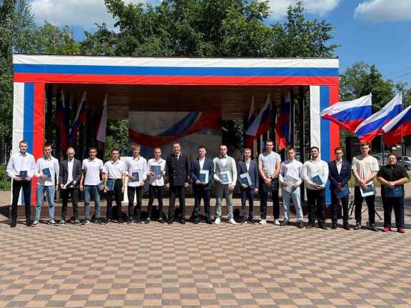Выпускников кузбасских горных техникумов поздравили  представители СУЭК