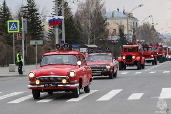 В Барнауле состоялся пожарный парад