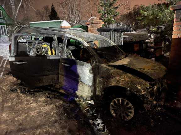 Автомобиль сгоревшего красноярца вспыхнул от столкновения с забором