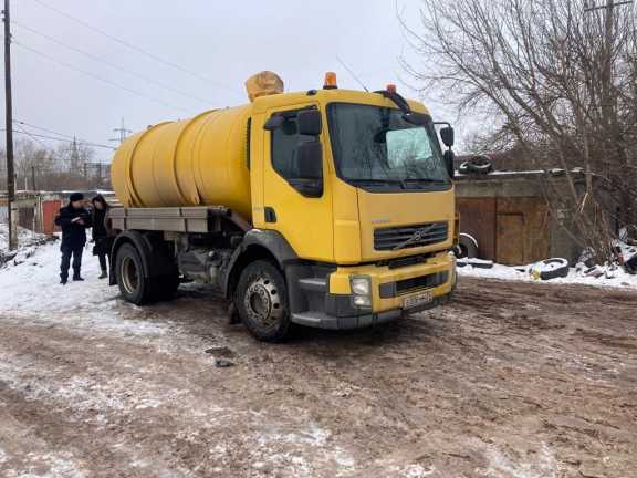 В Красноярске поймали ещё один сливающий незаконно отходы автомобиль 