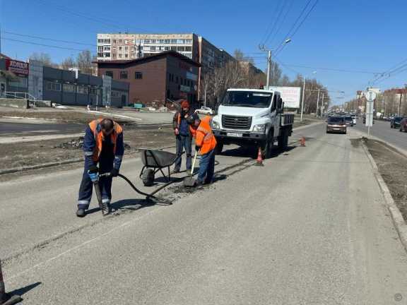 В Барнауле начали ремонт дорог по гарантии 