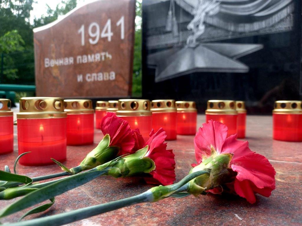 Почтим память минутой молчания. День памяти и скорби Красноярск. Почтили память минутой молчания док. Скорбь по погибшим шахтерам. Вахта памяти Красноярский край.