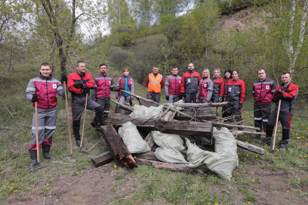 «Кузбассразрезуголь» очистил от мусора берега малой реки рядом с Кедровским разрезом 2.JPG