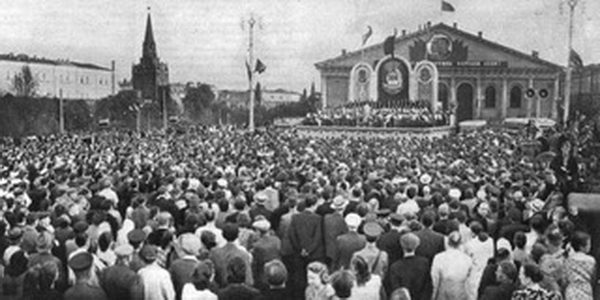 Празднование 300-летия воссоединения Украины с Россией на Манежной площади в Москве, 1954 год..jpg