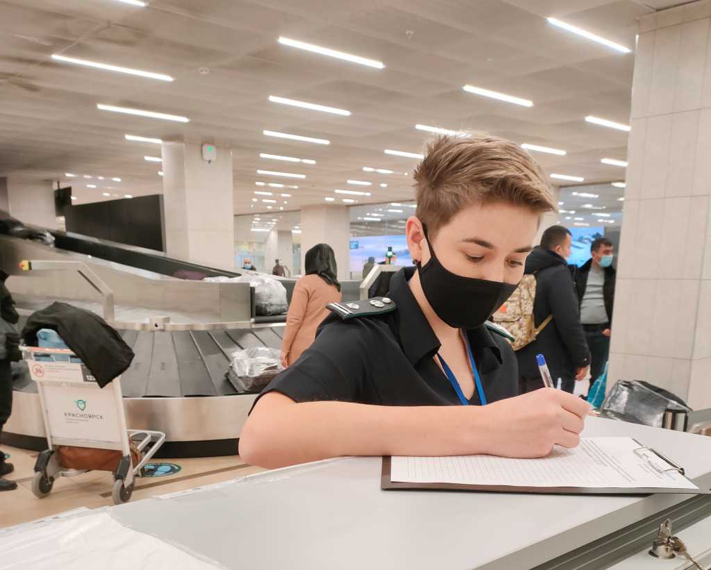 Контроль в аэропорту Красноярск.jpg